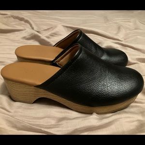 Universal threads mules